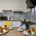 Hana - Attic In Center شقة بولا