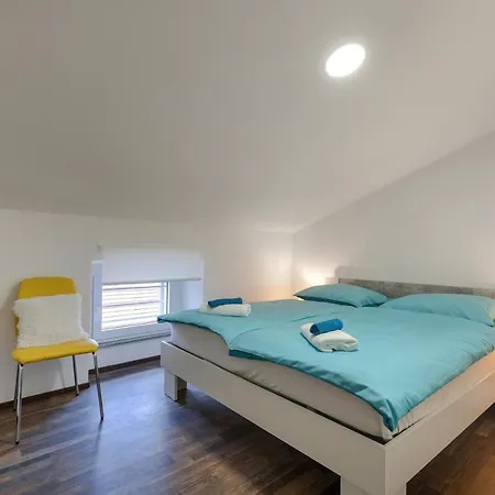 Hana - Attic In Center شقة